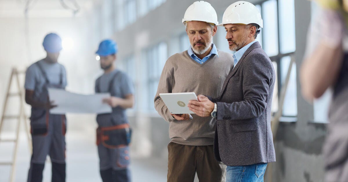Male building contractors cooperating.